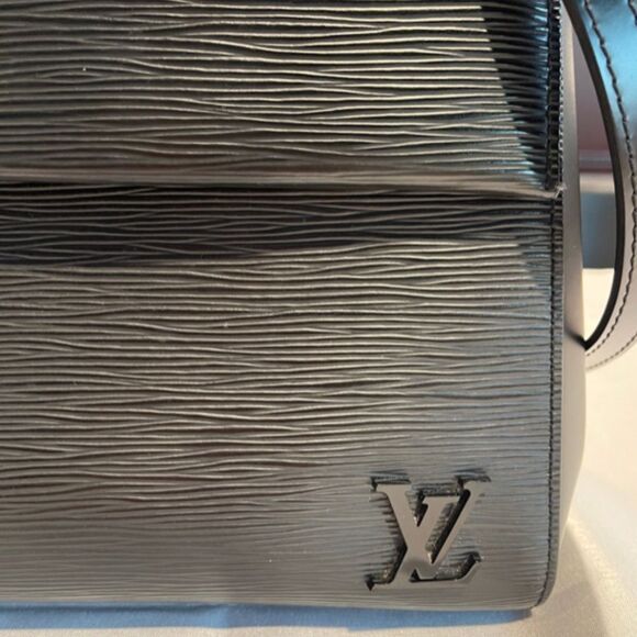 Louis Vuitton Cluny MM - Picture 2 of 7